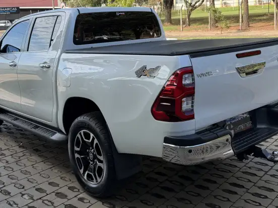TOYOTA-HILUX-2.8 D-4D TURBO DIESEL CD SRX 4X4 AUTOMÁTICO TOYOTA-HILUX-2022