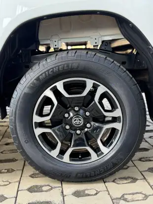 TOYOTA-HILUX-2.8 D-4D TURBO DIESEL CD SRX 4X4 AUTOMÁTICO TOYOTA-HILUX-2022