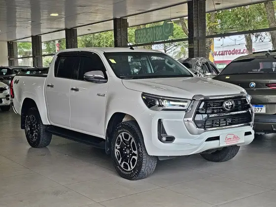 TOYOTA HILUX 2.8 D-4D TURBO DIESEL CD SRX LIMITED 4X4 AUTOMÁTICO