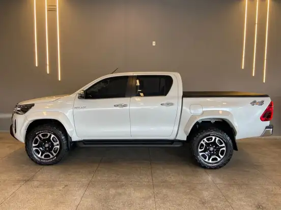 TOYOTA-HILUX-2.8 D-4D TURBO DIESEL CD SRX PLUS 4X4 AUTOMÁTICO TOYOTA-HILUX-2024