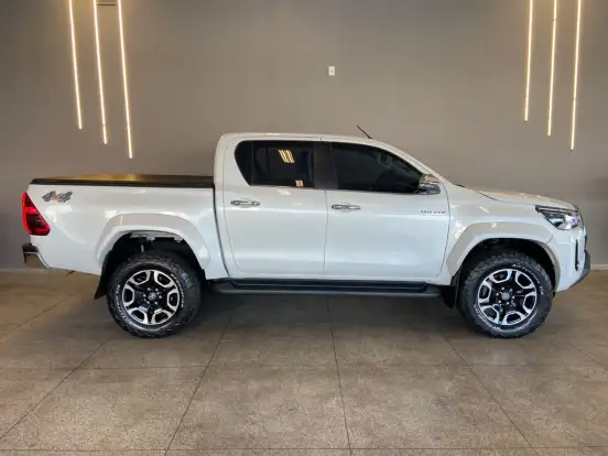 TOYOTA-HILUX-2024