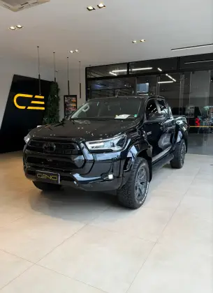 TOYOTA HILUX 2.8 D-4D TURBO DIESEL CD SRX PLUS 4X4 AUTOMÁTICO