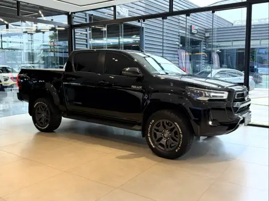 TOYOTA-HILUX-2.8 D-4D TURBO DIESEL CD SRX PLUS 4X4 AUTOMÁTICO TOYOTA-HILUX-2023