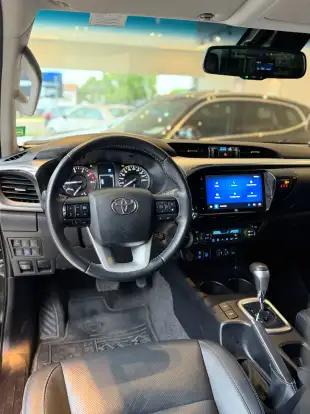 TOYOTA-HILUX-2023