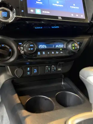 TOYOTA-HILUX-2023