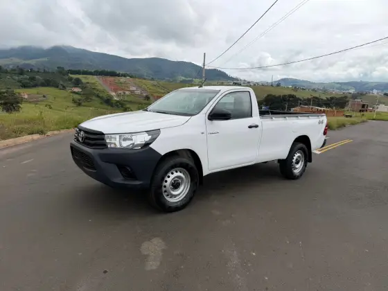 TOYOTA HILUX 2.8 D-4D TURBO DIESEL CS 4X4 MANUAL