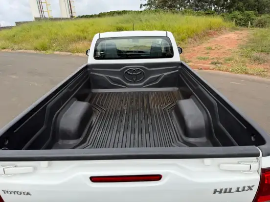 TOYOTA-HILUX-2021