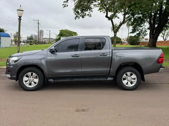 TOYOTA-HILUX-2.8 SR 4X4 CD 16V DIESEL 4P AUTOMÁTICO TOYOTA-HILUX-2019