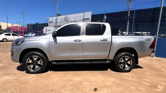 TOYOTA-HILUX-2019