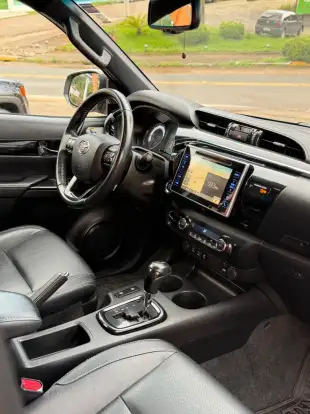 TOYOTA-HILUX-2019
