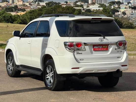TOYOTA-HILUX-2.7 SR 4X2 CD 16V FLEX 4P AUTOMÁTICO TOYOTA-HILUX-2013