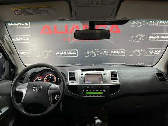 TOYOTA-HILUX-2015