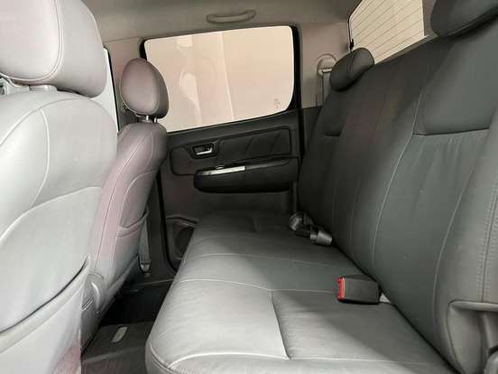 TOYOTA-HILUX-2015