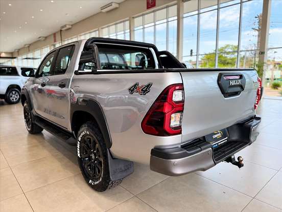 TOYOTA-HILUX-2023