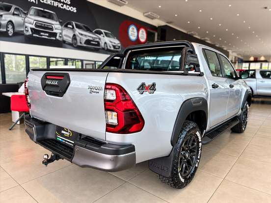TOYOTA-HILUX-2.8 D-4D TURBO DIESEL CD CONQUEST 4X4 AUTOMÁTICO TOYOTA-HILUX-2023