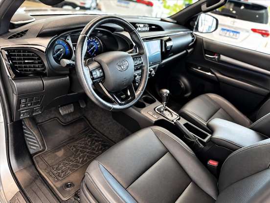 TOYOTA-HILUX-2.8 D-4D TURBO DIESEL CD CONQUEST 4X4 AUTOMÁTICO TOYOTA-HILUX-2023