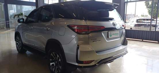 TOYOTA-HILUX-2022