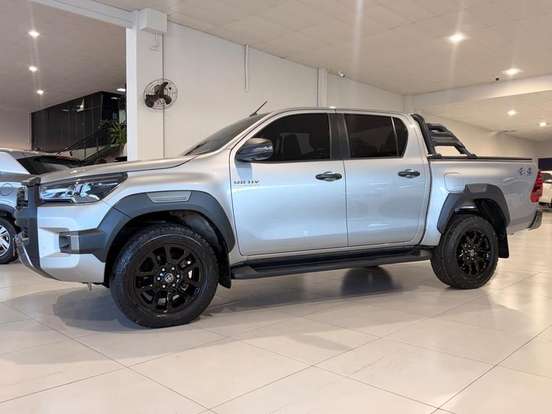 TOYOTA-HILUX-2023