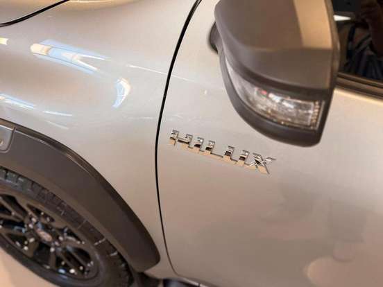 TOYOTA-HILUX-2.8 D-4D TURBO DIESEL CD CONQUEST 4X4 AUTOMÁTICO TOYOTA-HILUX-2023
