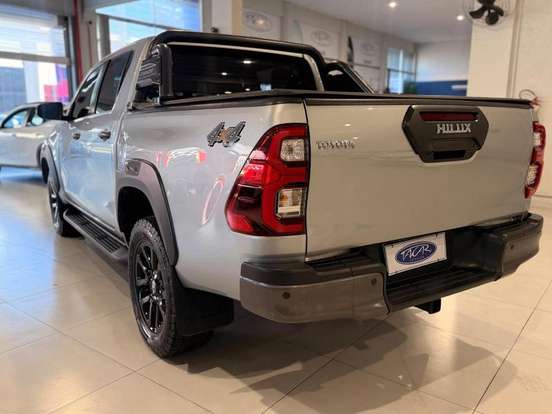 TOYOTA-HILUX-2023