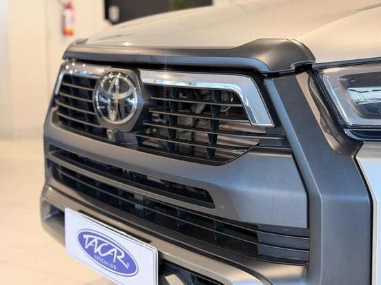 TOYOTA-HILUX-2023