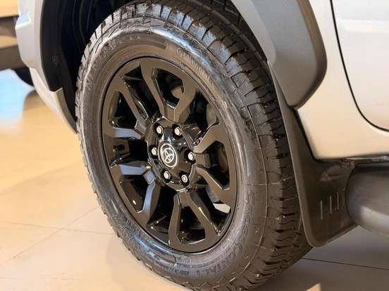 TOYOTA-HILUX-2.8 D-4D TURBO DIESEL CD CONQUEST 4X4 AUTOMÁTICO TOYOTA-HILUX-2023