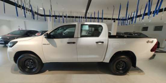 TOYOTA-HILUX-2025