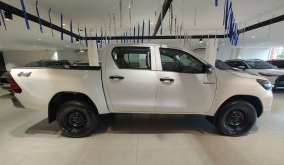 TOYOTA-HILUX-2.8 D-4D TURBO DIESEL CD POWER PACK 4X4 MANUAL TOYOTA-HILUX-2025