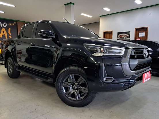 TOYOTA-HILUX-2023