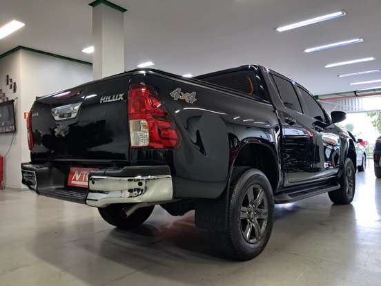 TOYOTA-HILUX-2023