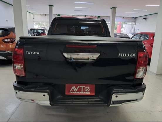 TOYOTA-HILUX-2.8 D-4D TURBO DIESEL CD SR 4X4 AUTOMÁTICO TOYOTA-HILUX-2023
