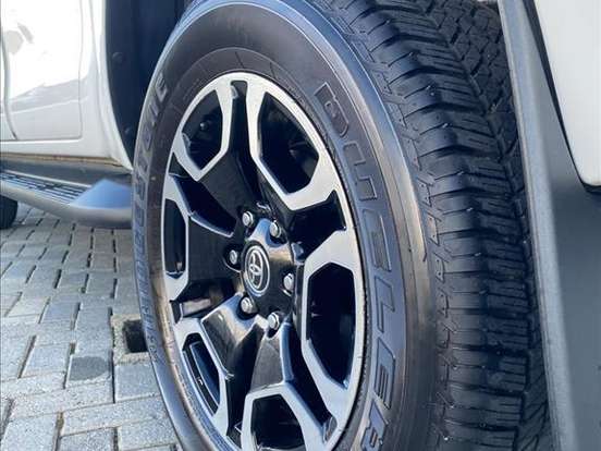 TOYOTA-HILUX-2.8 D-4D TURBO DIESEL CD SRV 4X4 AUTOMÁTICO TOYOTA-HILUX-2023