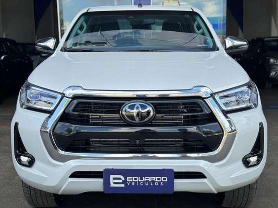 TOYOTA-HILUX-2023