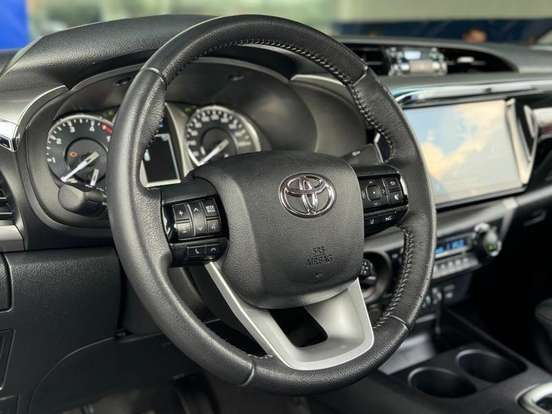TOYOTA-HILUX-2023