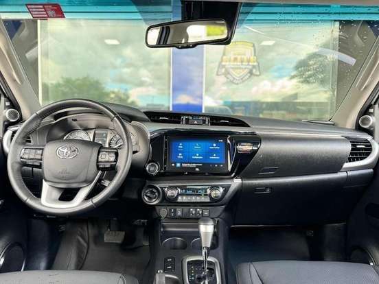 TOYOTA-HILUX-2.8 D-4D TURBO DIESEL CD SRX 4X4 AUTOMÁTICO TOYOTA-HILUX-2023