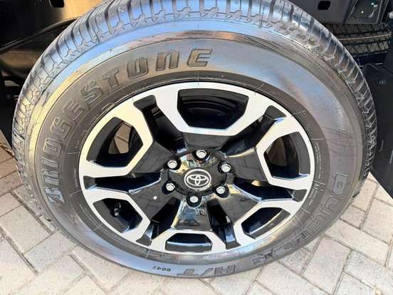 TOYOTA-HILUX-2.8 D-4D TURBO DIESEL CD SRX 4X4 AUTOMÁTICO TOYOTA-HILUX-2026