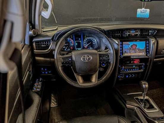 TOYOTA-HILUX-2.8 D-4D TURBO DIESEL CD SRX 4X4 AUTOMÁTICO TOYOTA-HILUX-2022