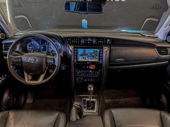 TOYOTA-HILUX-2.8 D-4D TURBO DIESEL CD SRX 4X4 AUTOMÁTICO TOYOTA-HILUX-2022