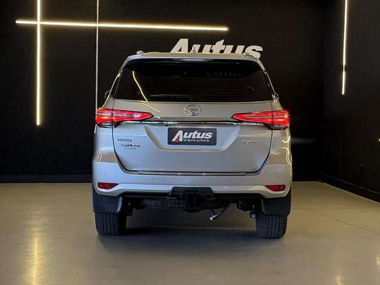 TOYOTA-HILUX-2022