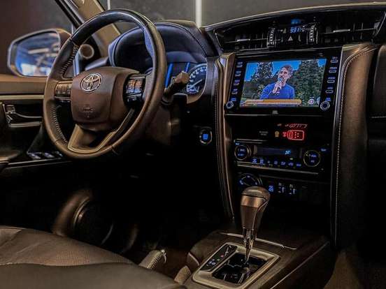 TOYOTA-HILUX-2022