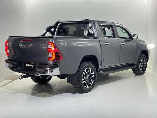 TOYOTA-HILUX-2.8 D-4D TURBO DIESEL CD SRX 4X4 AUTOMÁTICO TOYOTA-HILUX-2021