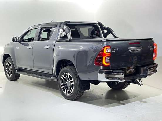 TOYOTA-HILUX-2021