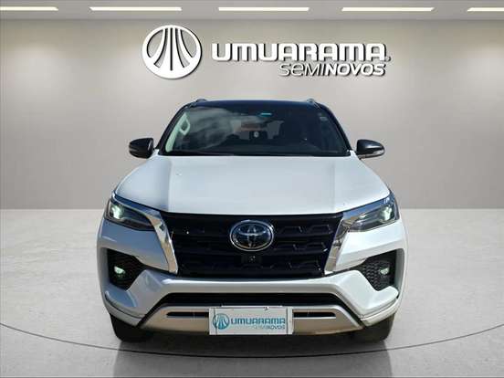 TOYOTA-HILUX-2.8 D-4D TURBO DIESEL CD SRX 4X4 AUTOMÁTICO TOYOTA-HILUX-2023