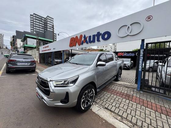 TOYOTA HILUX 2.8 D-4D TURBO DIESEL CD SRX 4X4 AUTOMÁTICO