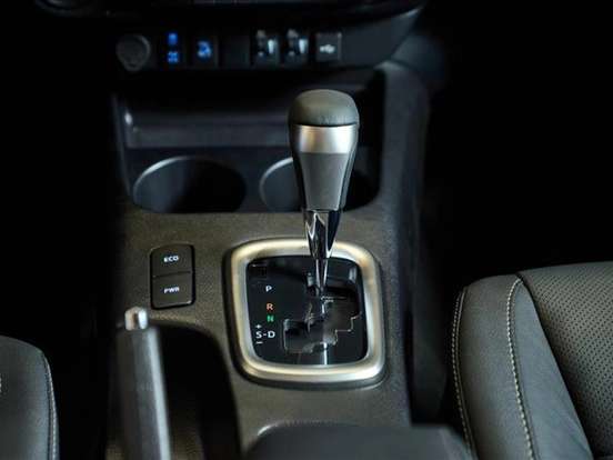 TOYOTA-HILUX-2.8 D-4D TURBO DIESEL CD SRX 4X4 AUTOMÁTICO TOYOTA-HILUX-2026