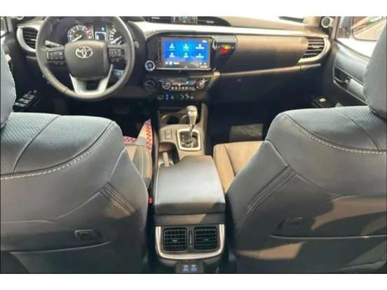 TOYOTA-HILUX-2.8 D-4D TURBO DIESEL CD SRX 4X4 AUTOMÁTICO TOYOTA-HILUX-2026