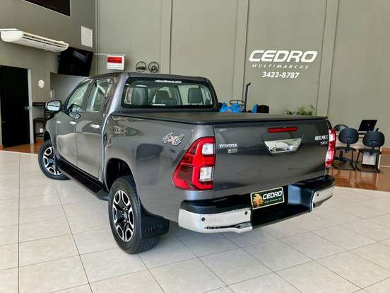 TOYOTA-HILUX-2021