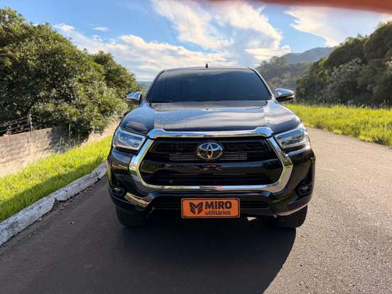 TOYOTA-HILUX-2.8 D-4D TURBO DIESEL CD SRX 4X4 AUTOMÁTICO TOYOTA-HILUX-2021