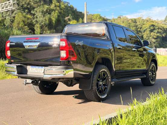 TOYOTA-HILUX-2.8 D-4D TURBO DIESEL CD SRX 4X4 AUTOMÁTICO TOYOTA-HILUX-2021