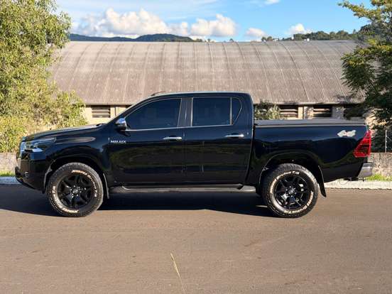 TOYOTA-HILUX-2021